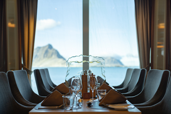 HX Hurtigruten Expeditions MS Fram Lindstrøm 4 ©Espen Mills.jpg